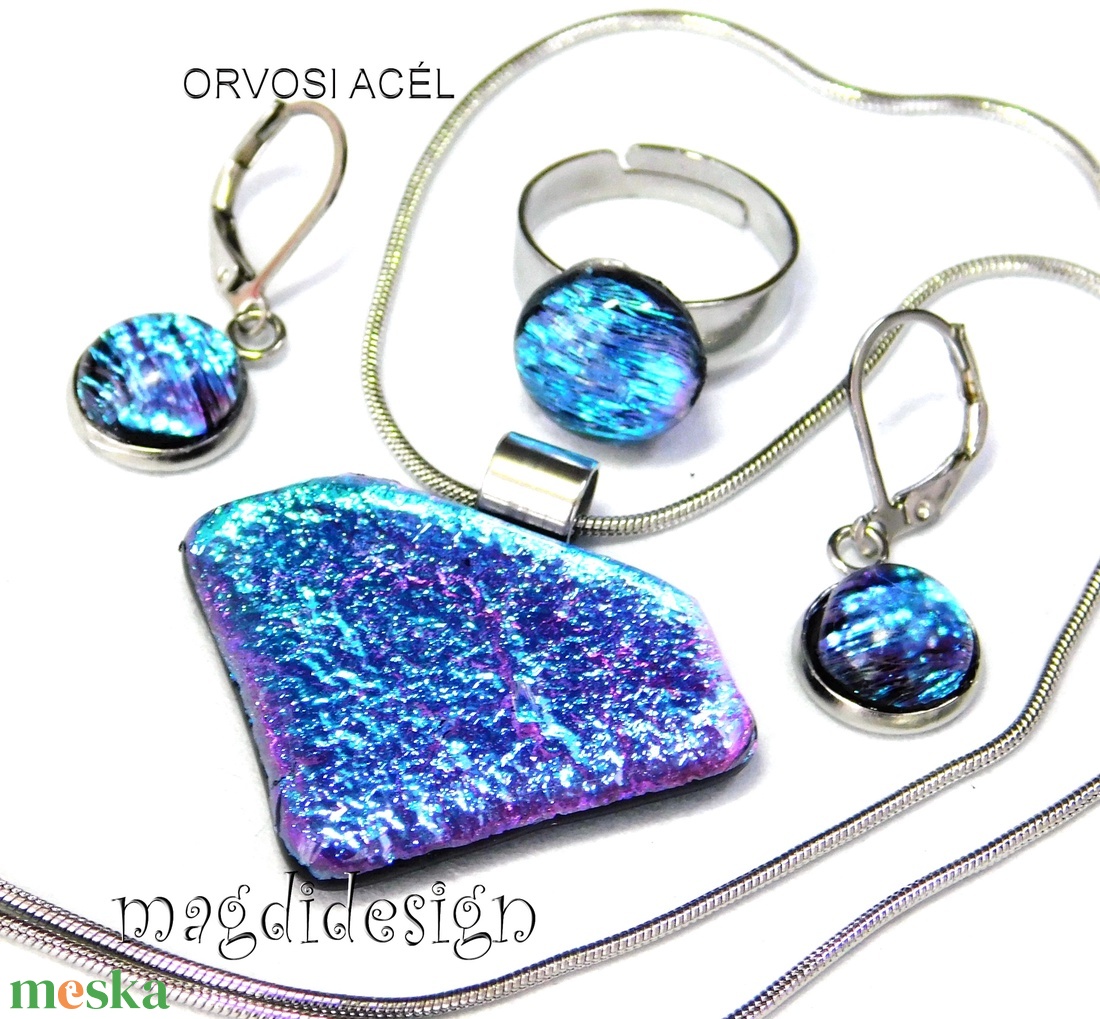 Csillogó színjátszó kék üvegékszer szett, nyaklánc, gyűrű, kapcsos fülbevaló  - ékszer - ékszerszett - Meska.hu