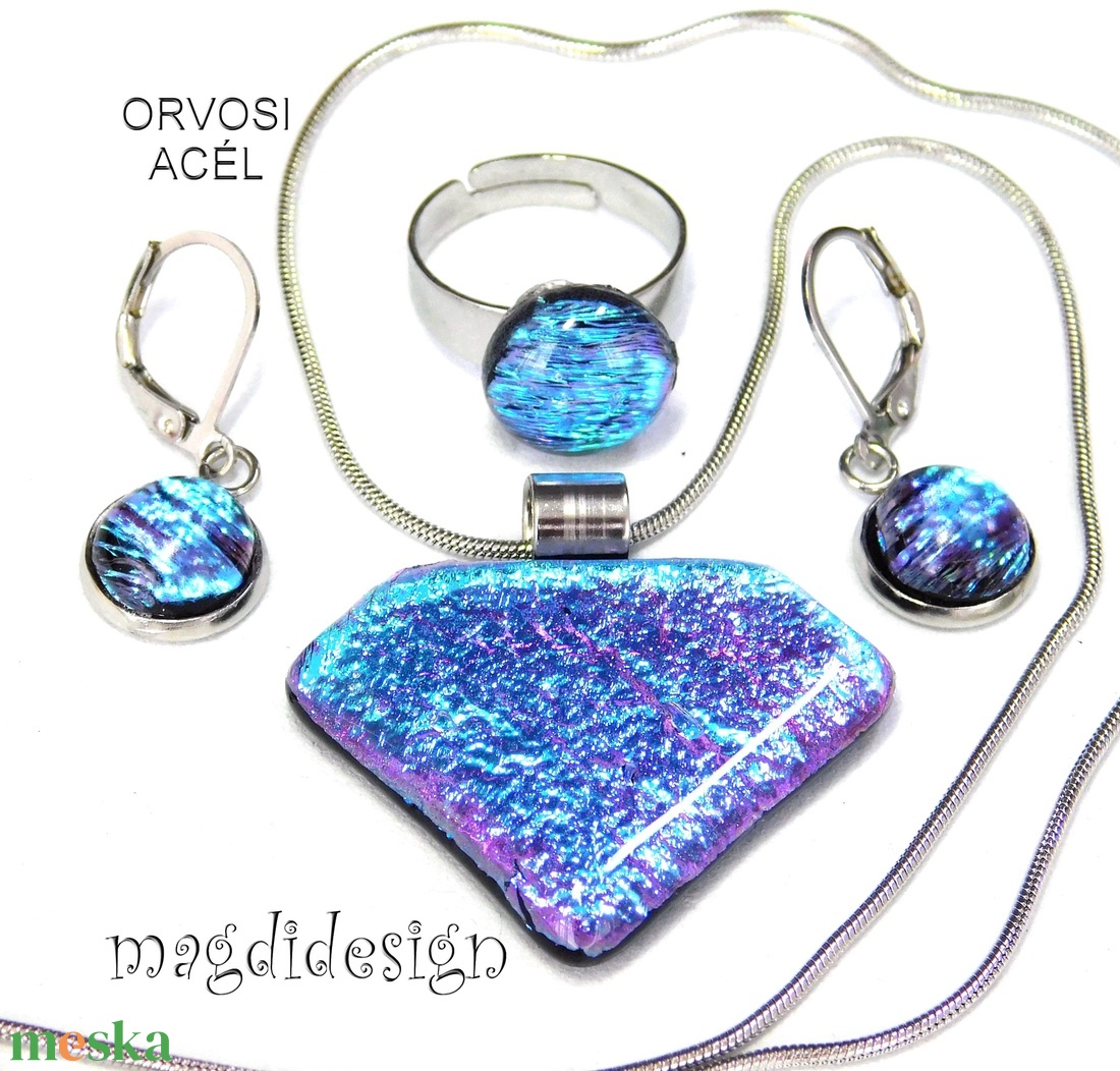 Csillogó színjátszó kék üvegékszer szett, nyaklánc, gyűrű, kapcsos fülbevaló  - ékszer - ékszerszett - Meska.hu