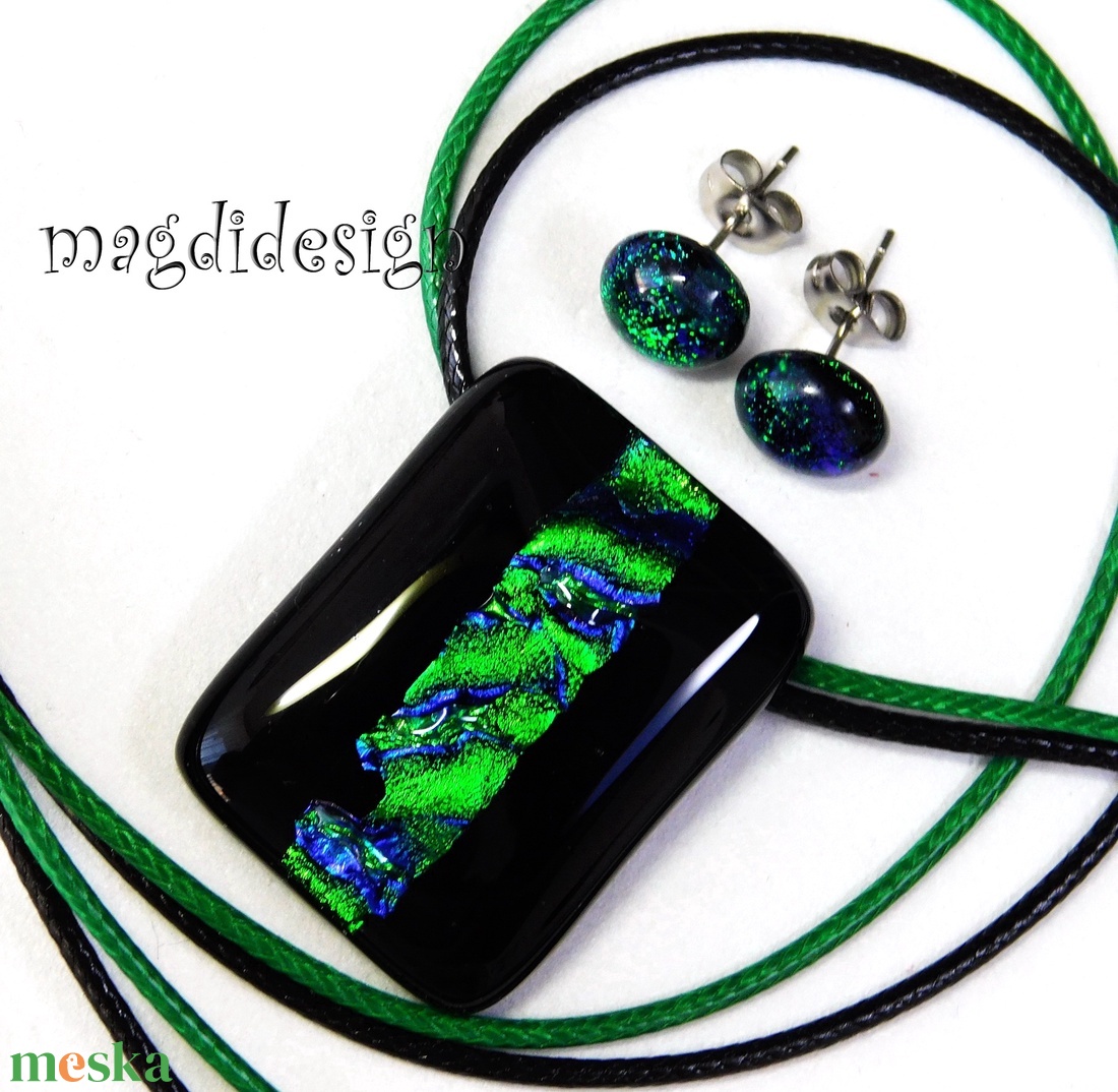 Fekete smaragd csíkos dichroic üvegékszer szett nyaklánc stiftes fülbevaló - ékszer - ékszerszett - Meska.hu