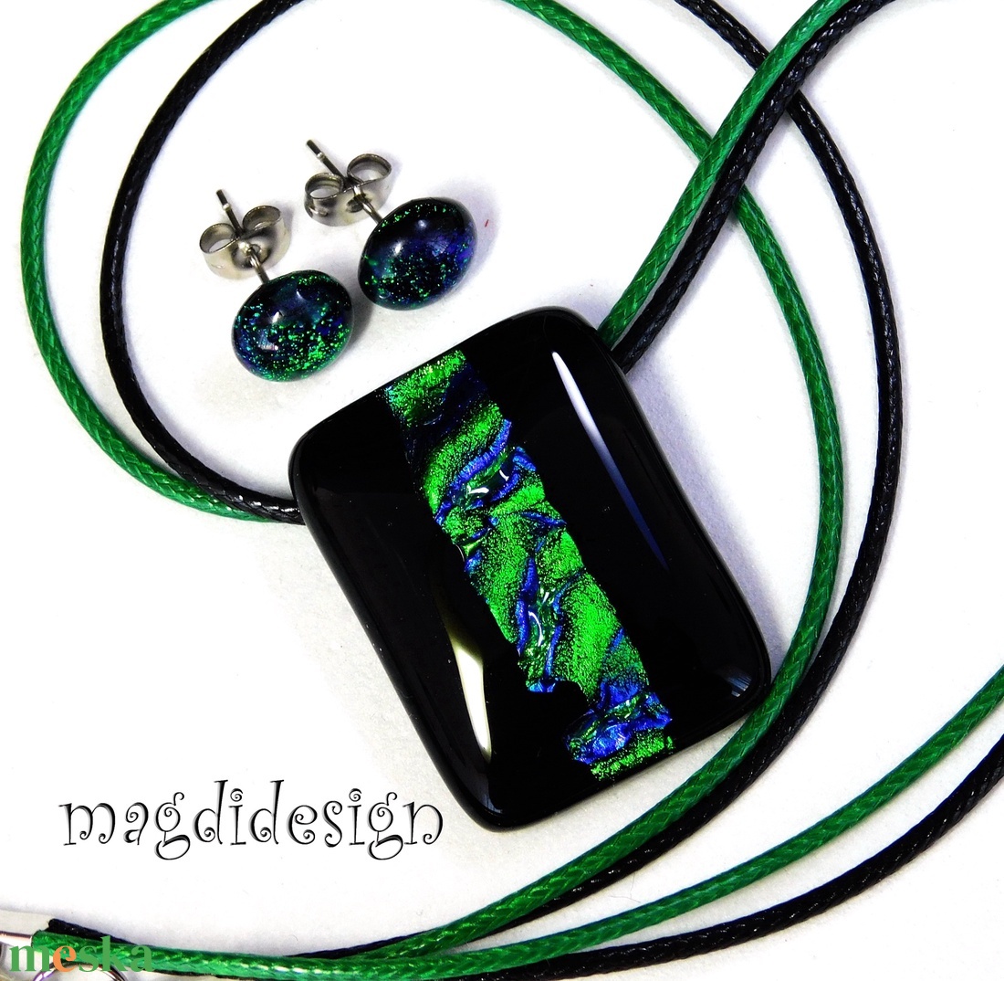 Fekete smaragd csíkos dichroic üvegékszer szett nyaklánc stiftes fülbevaló - ékszer - ékszerszett - Meska.hu