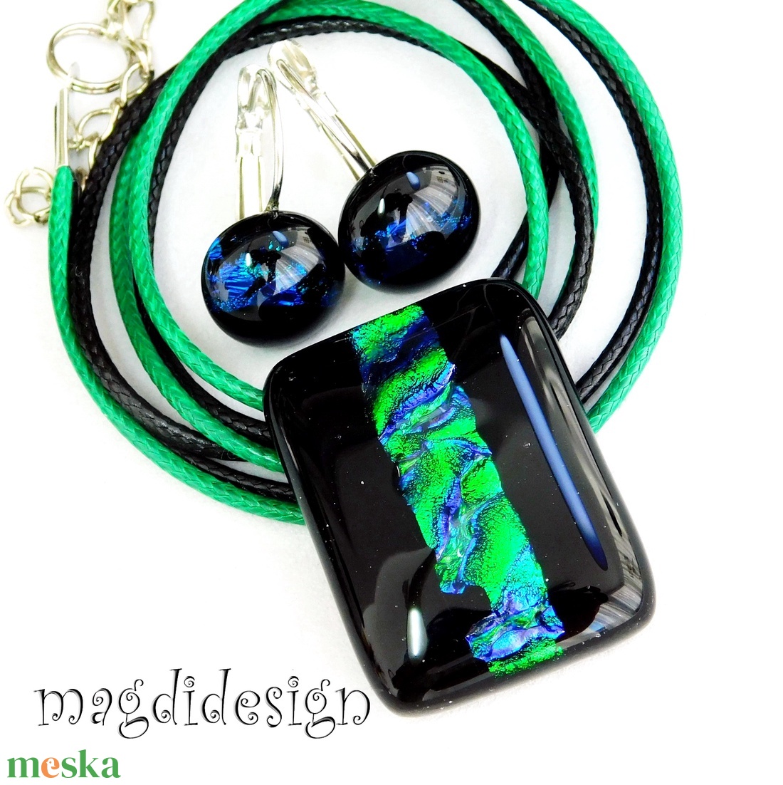 Fekete smaragd csíkos dichroic üvegékszer szett nyaklánc stiftes fülbevaló - ékszer - ékszerszett - Meska.hu