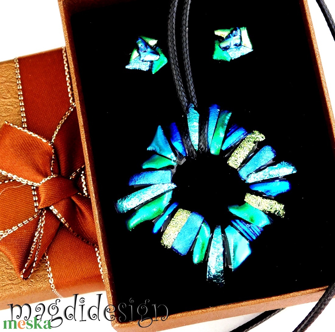 Kék-zöld borzaska üvegékszer szett nyaklánc stiftes fülbevaló  Ballagásra, anyák napjára, születésnpra - ékszer - ékszerszett - Meska.hu