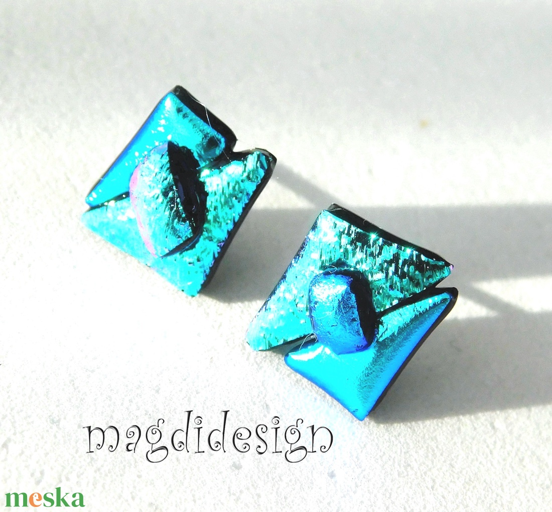 NEMESACÉL! Türkiz-kék borzaska dichroic üvegékszer stiftes fülbevaló  - ékszer - fülbevaló - pötty fülbevaló - Meska.hu