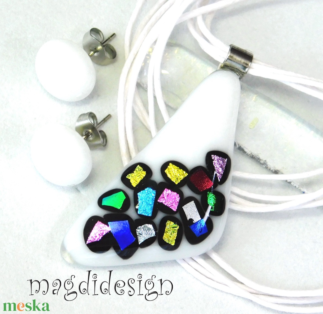 Fehér szivárványos dichroic bordűrös üvegékszer szett nyaklánc pötty fülbevaló  - ékszer - ékszerszett - Meska.hu