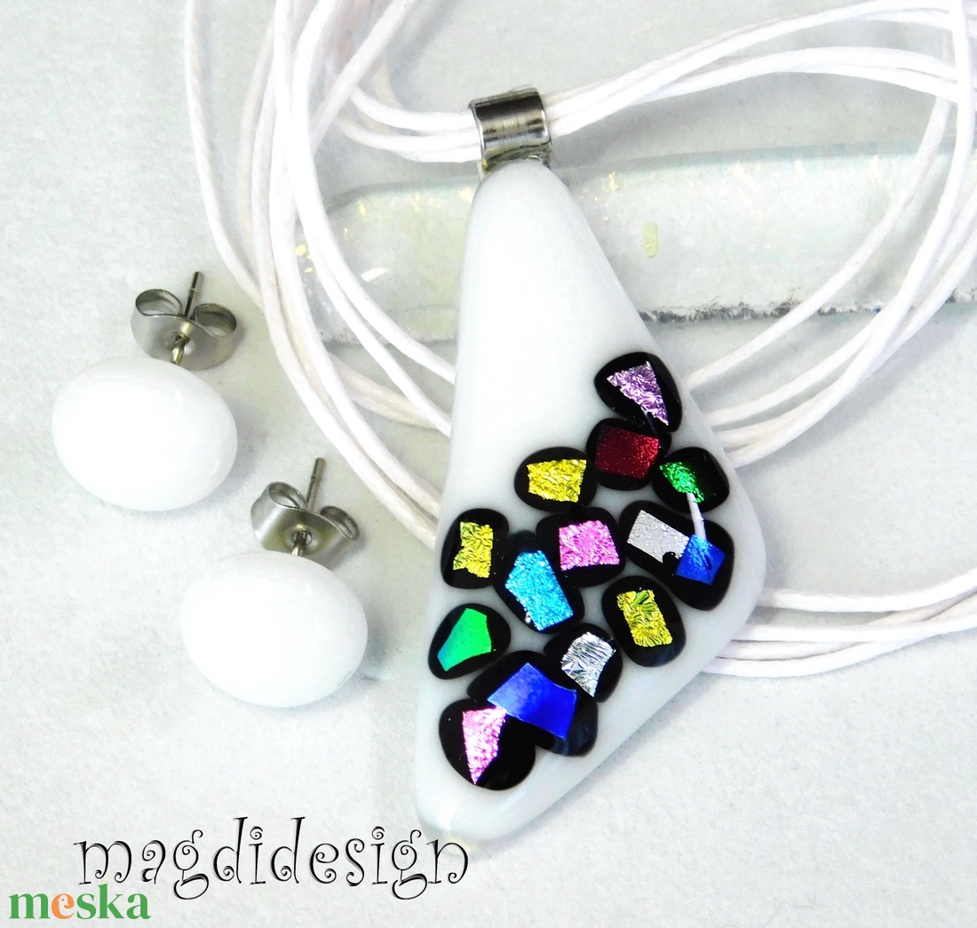 Fehér szivárványos dichroic bordűrös üvegékszer szett nyaklánc pötty fülbevaló  - ékszer - ékszerszett - Meska.hu