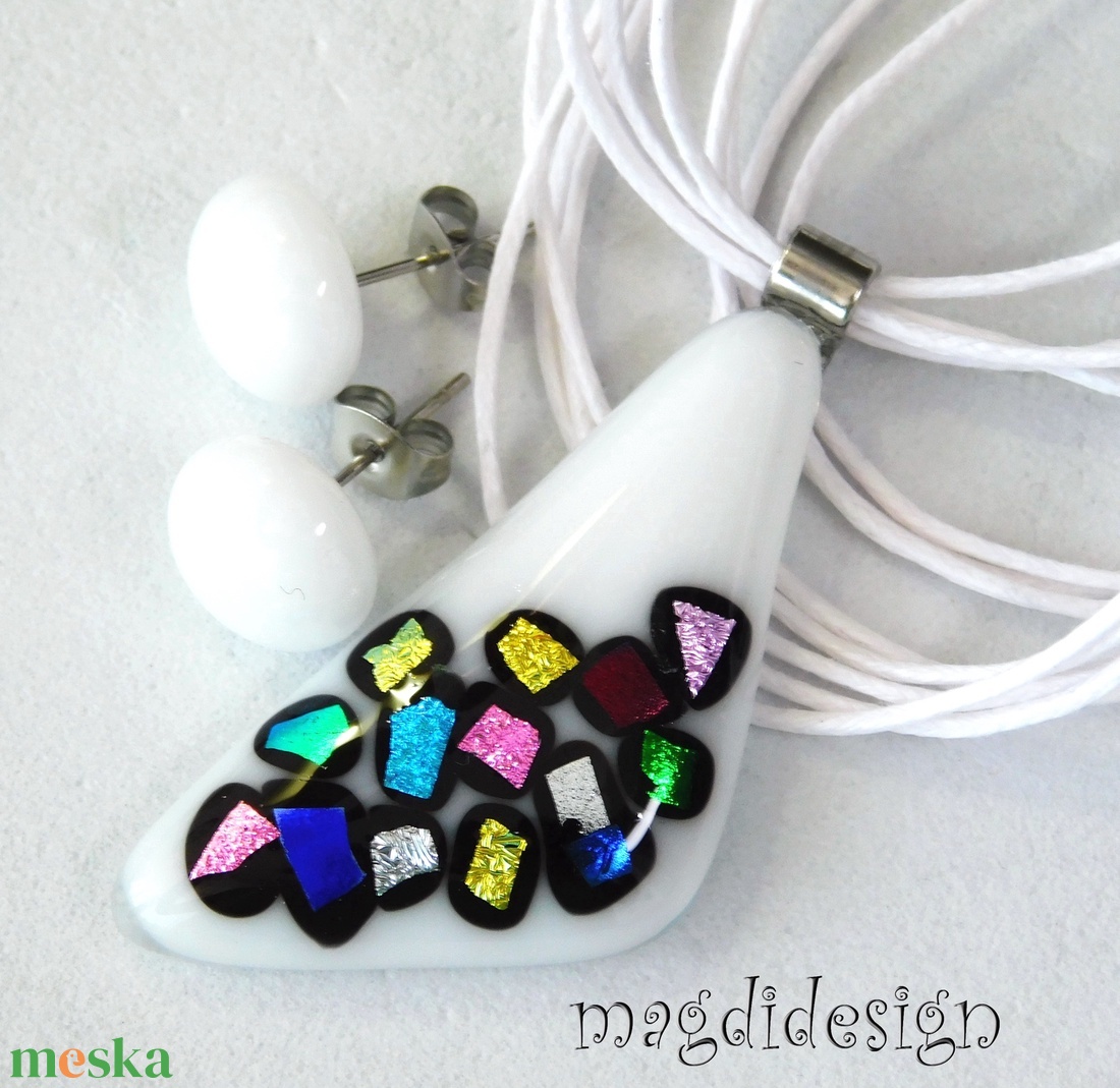 Fehér szivárványos dichroic bordűrös üvegékszer szett nyaklánc pötty fülbevaló  - ékszer - ékszerszett - Meska.hu