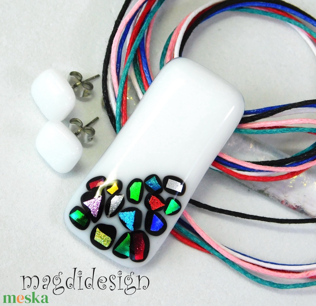 Fehér bordűrös üvegékszer szett nyaklánc pötty fülbevaló  - ékszer - ékszerszett - Meska.hu