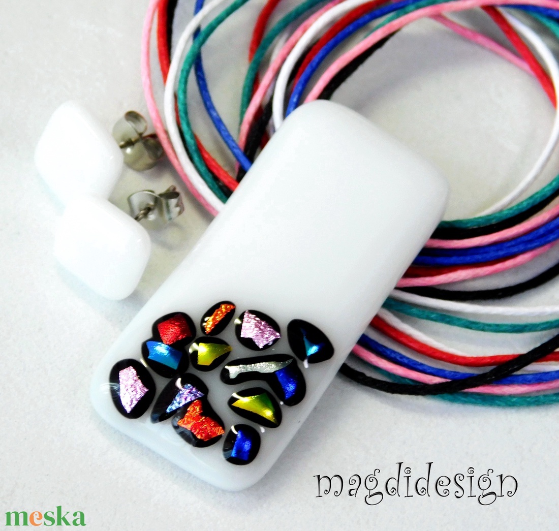 Fehér bordűrös üvegékszer szett nyaklánc pötty fülbevaló 1 - ékszer - ékszerszett - Meska.hu