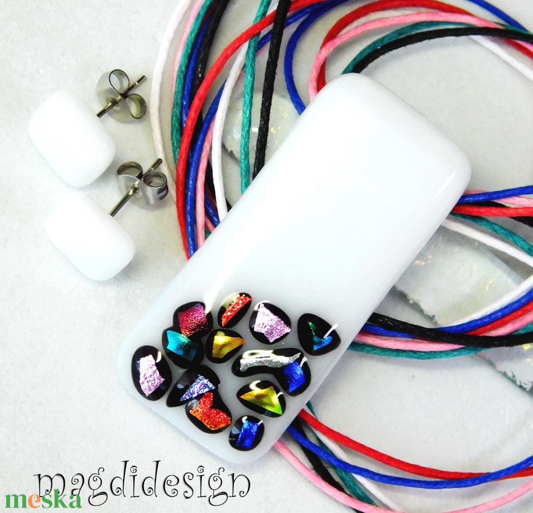 Fehér bordűrös üvegékszer szett nyaklánc pötty fülbevaló 1 - ékszer - ékszerszett - Meska.hu