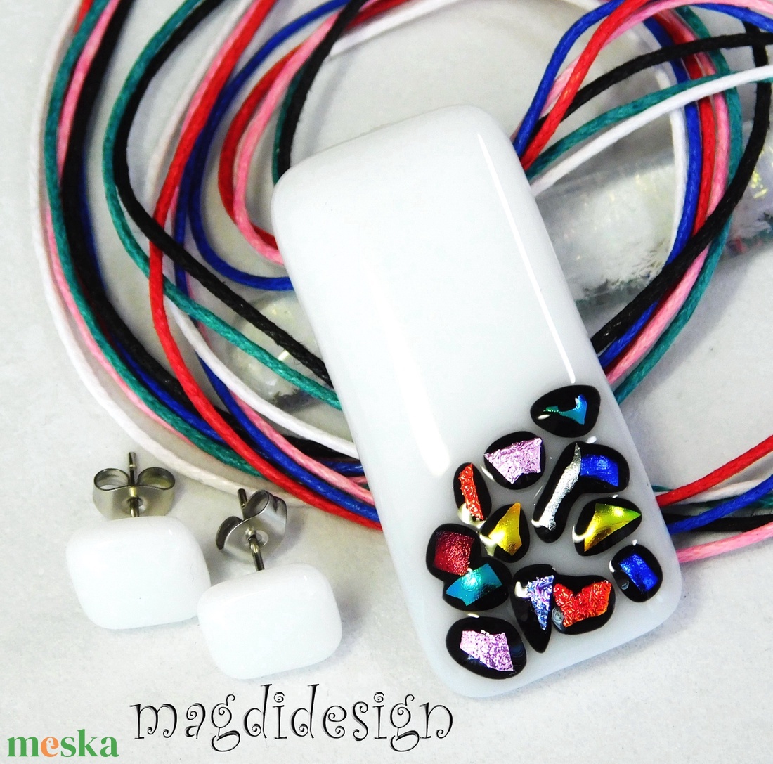 Fehér bordűrös üvegékszer szett nyaklánc pötty fülbevaló 1 - ékszer - ékszerszett - Meska.hu