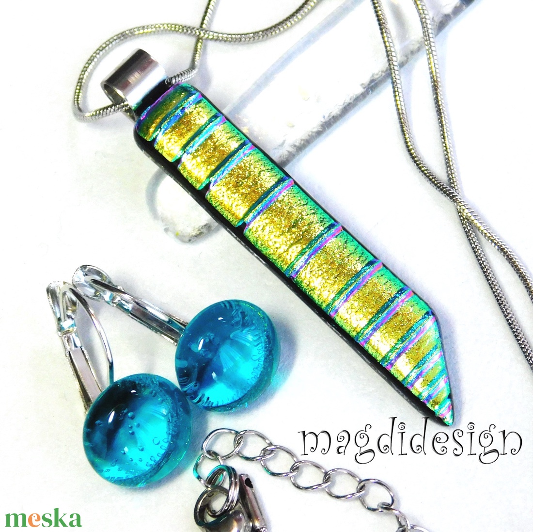  Rózsaszín csíkos dichroic üvegékszer szett nyaklánc kapcsos fülbevaló 2 - ékszer - ékszerszett - Meska.hu