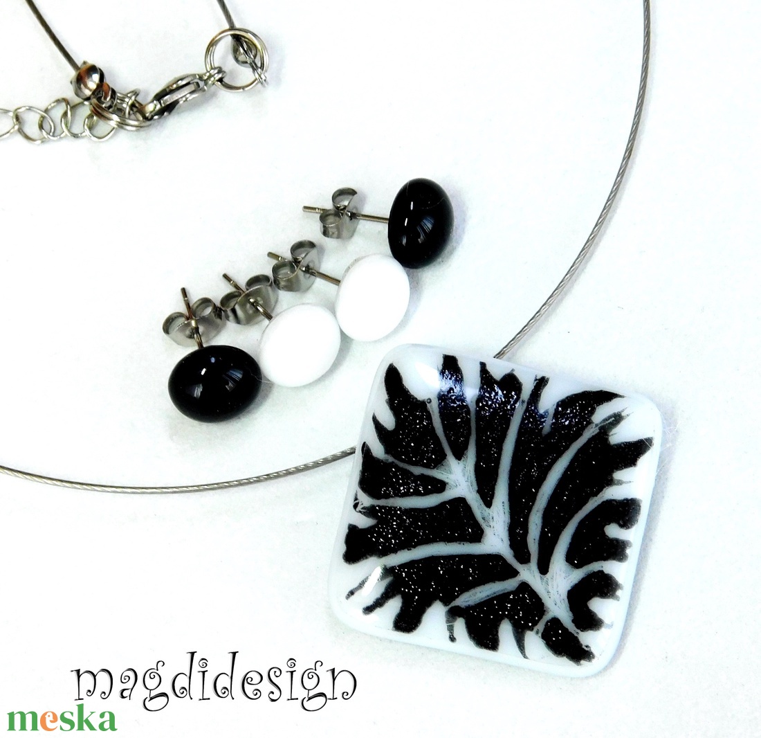 Csillogó fekete levél fehéren üvegékszer szett nyaklánc stiftes fülbevaló - ékszer - ékszerszett - Meska.hu