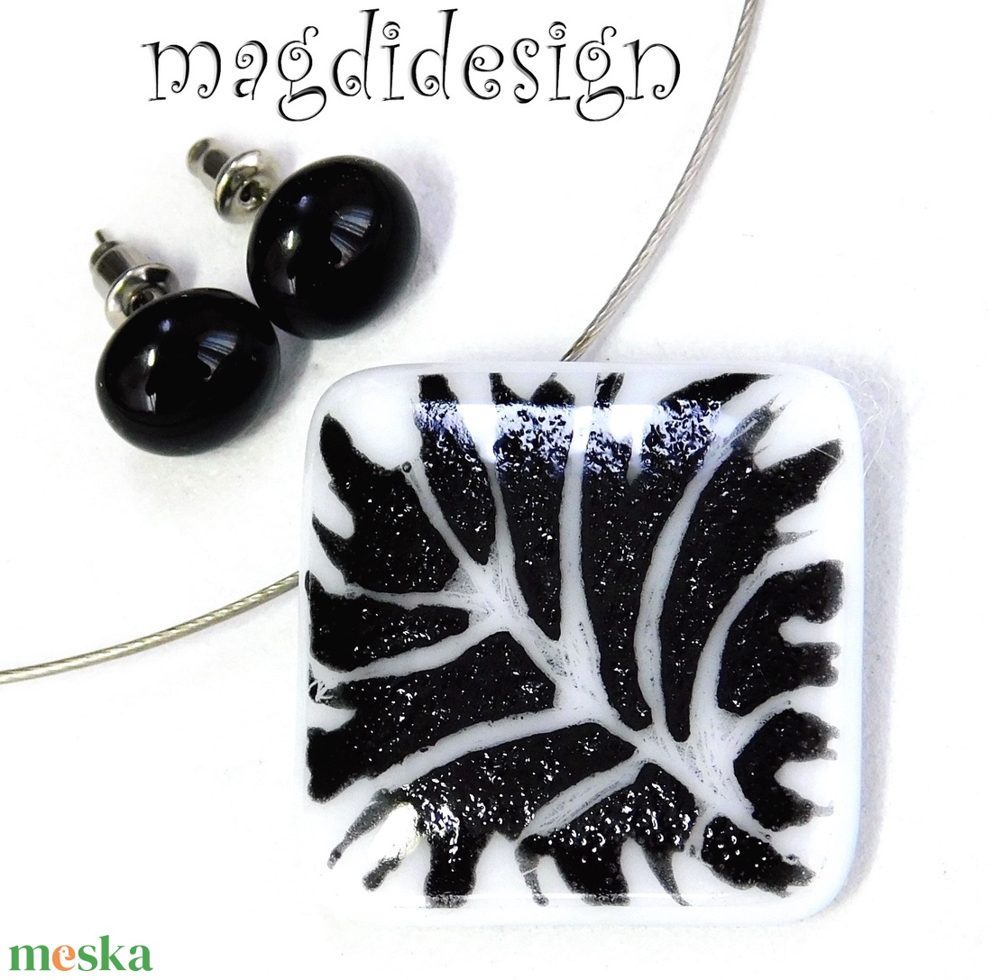 Csillogó fekete fehér üvegékszer szett nyaklánc stiftes fülbevaló 1 - ékszer - ékszerszett - Meska.hu