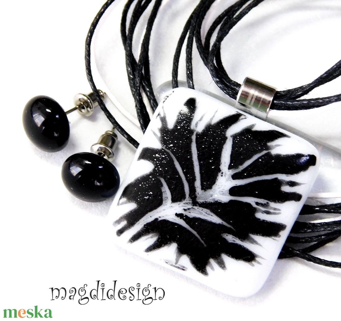 Csillogó fekete levél fehéren üvegékszer szett nyaklánc stiftes fülbevaló 1 - ékszer - ékszerszett - Meska.hu