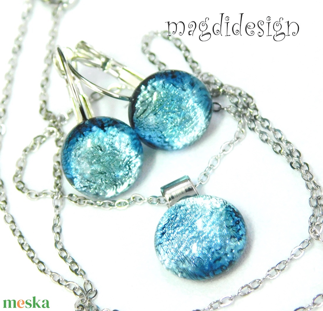 Csillogó ezüst-selyem dichroic üvegékszer szett nyaklánc, kapcsos fülbevaló  - ékszer - ékszerszett - Meska.hu