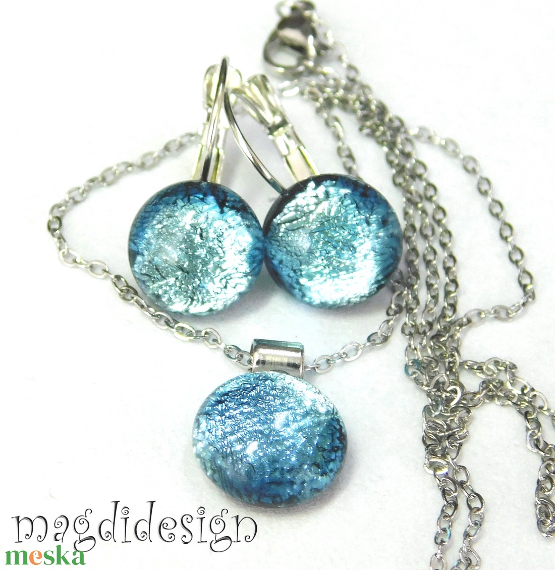 Csillogó ezüst-selyem dichroic üvegékszer szett nyaklánc, kapcsos fülbevaló  - ékszer - ékszerszett - Meska.hu