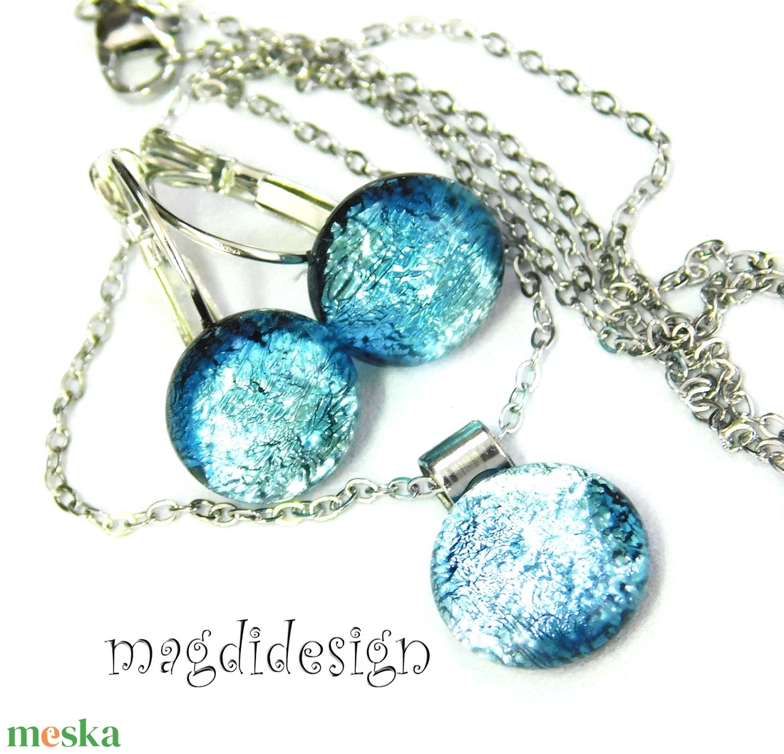 Csillogó ezüst-selyem dichroic üvegékszer szett nyaklánc, kapcsos fülbevaló  - ékszer - ékszerszett - Meska.hu