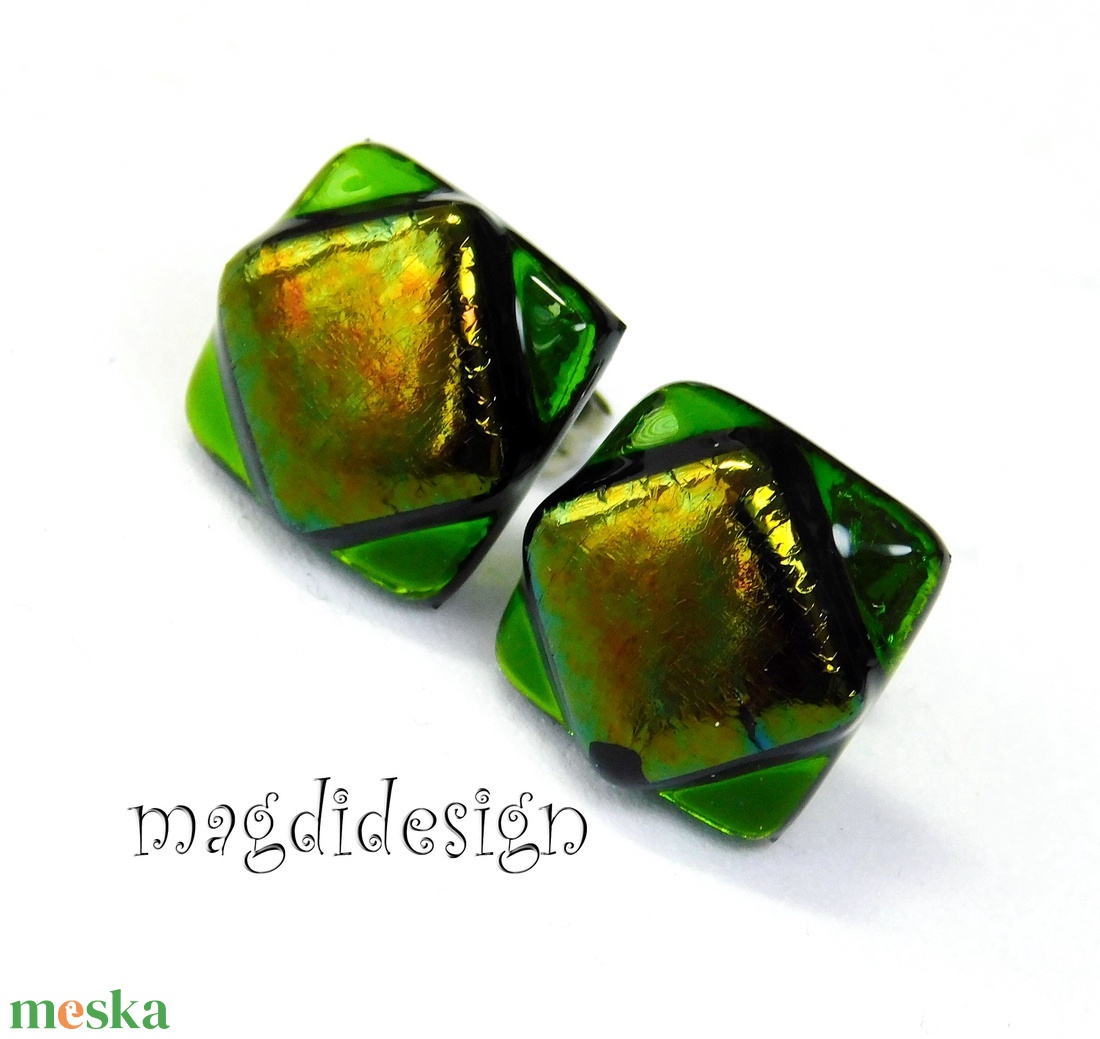 Aranyló moha üvegékszer stiftes fülbevaló - ékszer - fülbevaló - pötty fülbevaló - Meska.hu