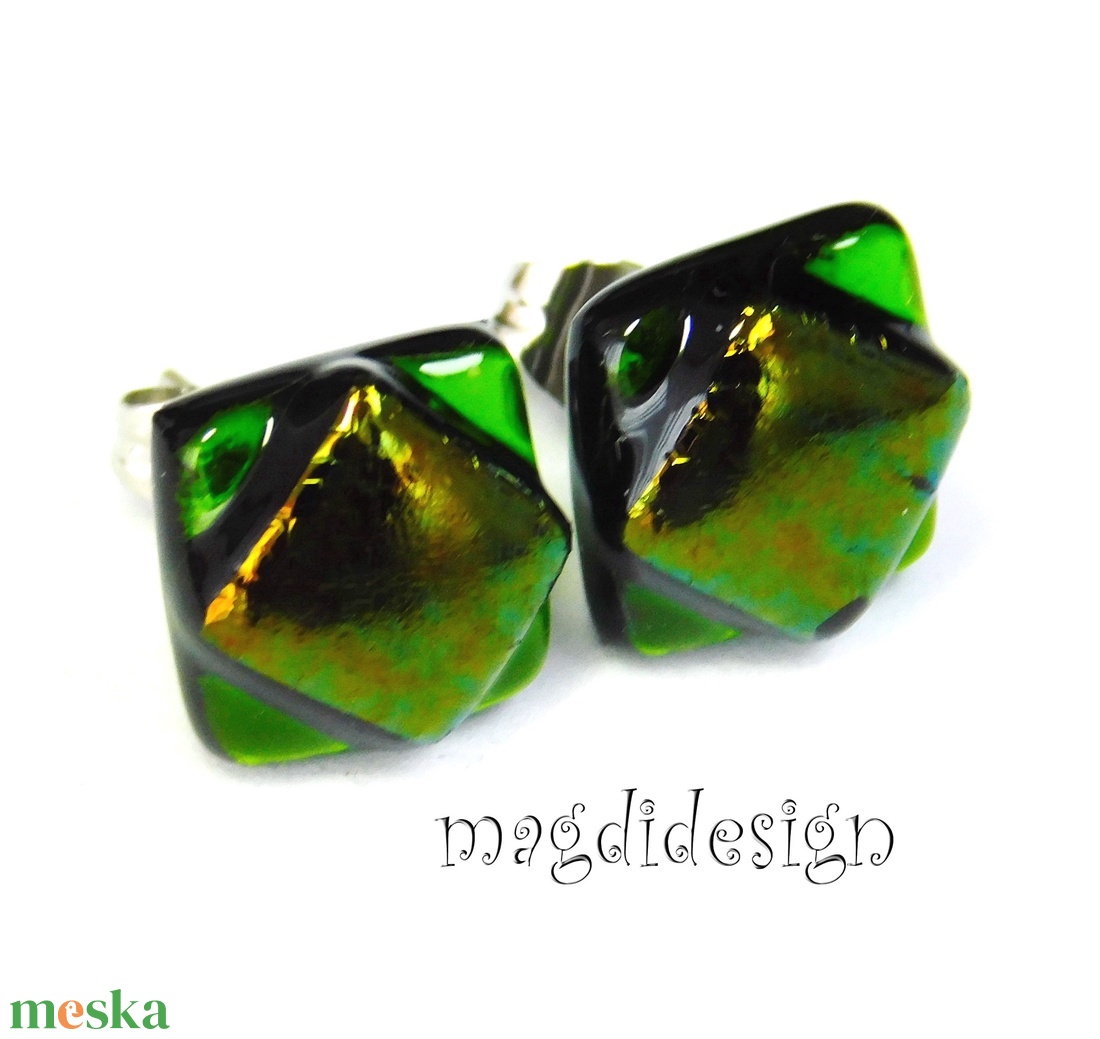 Aranyló moha üvegékszer stiftes fülbevaló - ékszer - fülbevaló - pötty fülbevaló - Meska.hu
