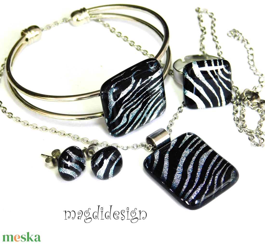 EXKLUZÍV Fekete ezüst zebra üvegékszer szett nyaklánc, karkötő, gyűrű, fülbevaló - Anyák napjára, ballgásra - ékszer - ékszerszett - Meska.hu