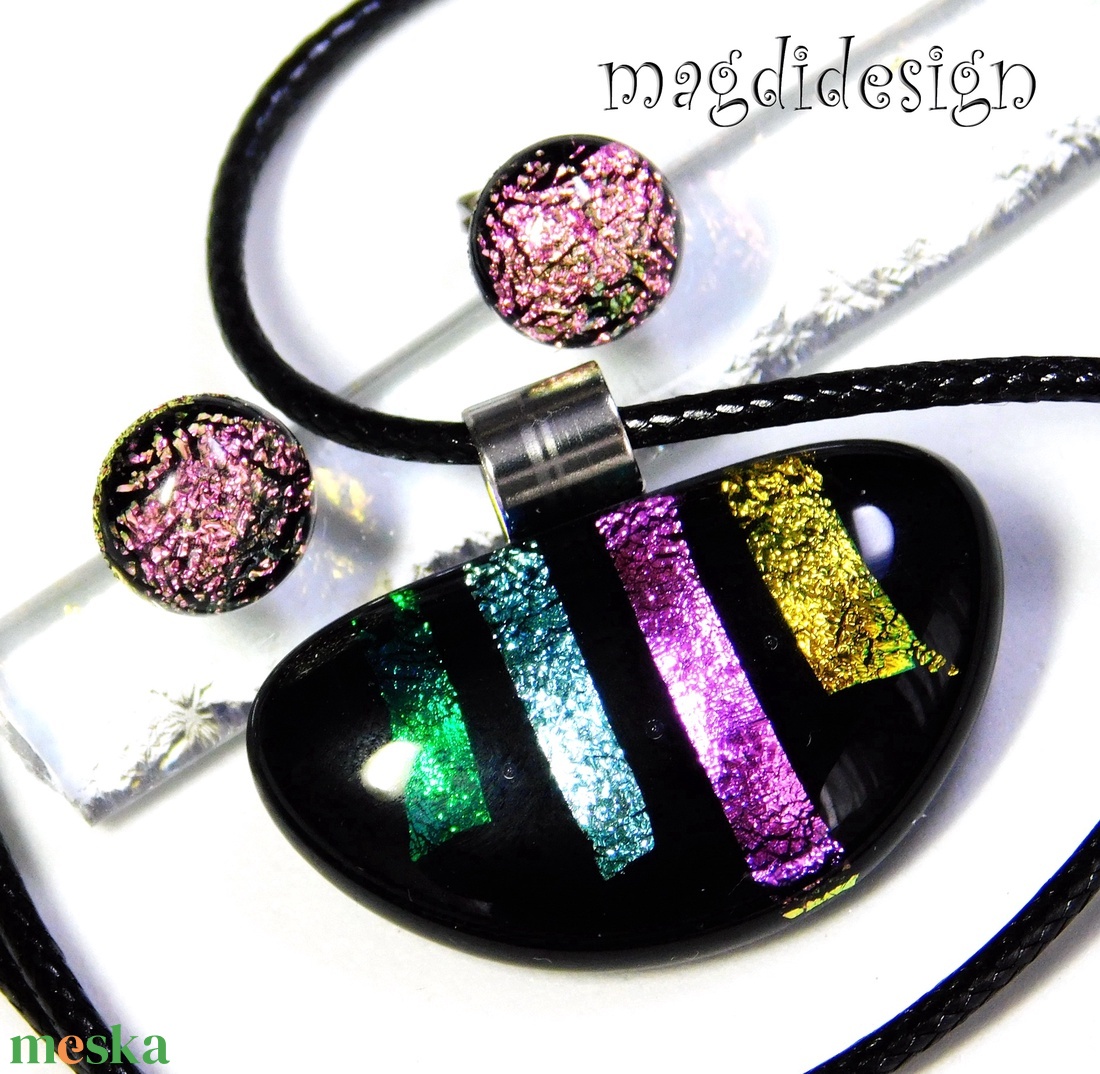 NEMESACÉL! Színes dichroic csikok üvegékszer szett, nyaklánc, stiftes fülbevaló 1 - ékszer - ékszerszett - Meska.hu