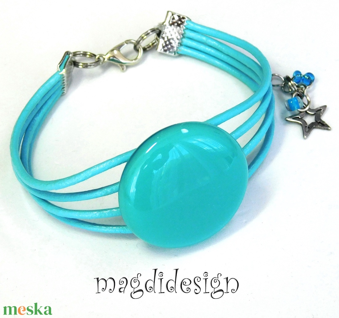 Türkiz-kék kerek üvegékszer karkötő - ékszer - karkötő - karkötő medállal - Meska.hu