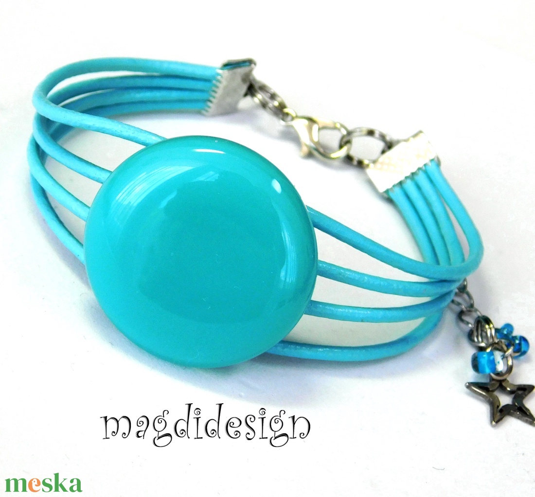 Türkiz-kék kerek üvegékszer karkötő - ékszer - karkötő - karkötő medállal - Meska.hu