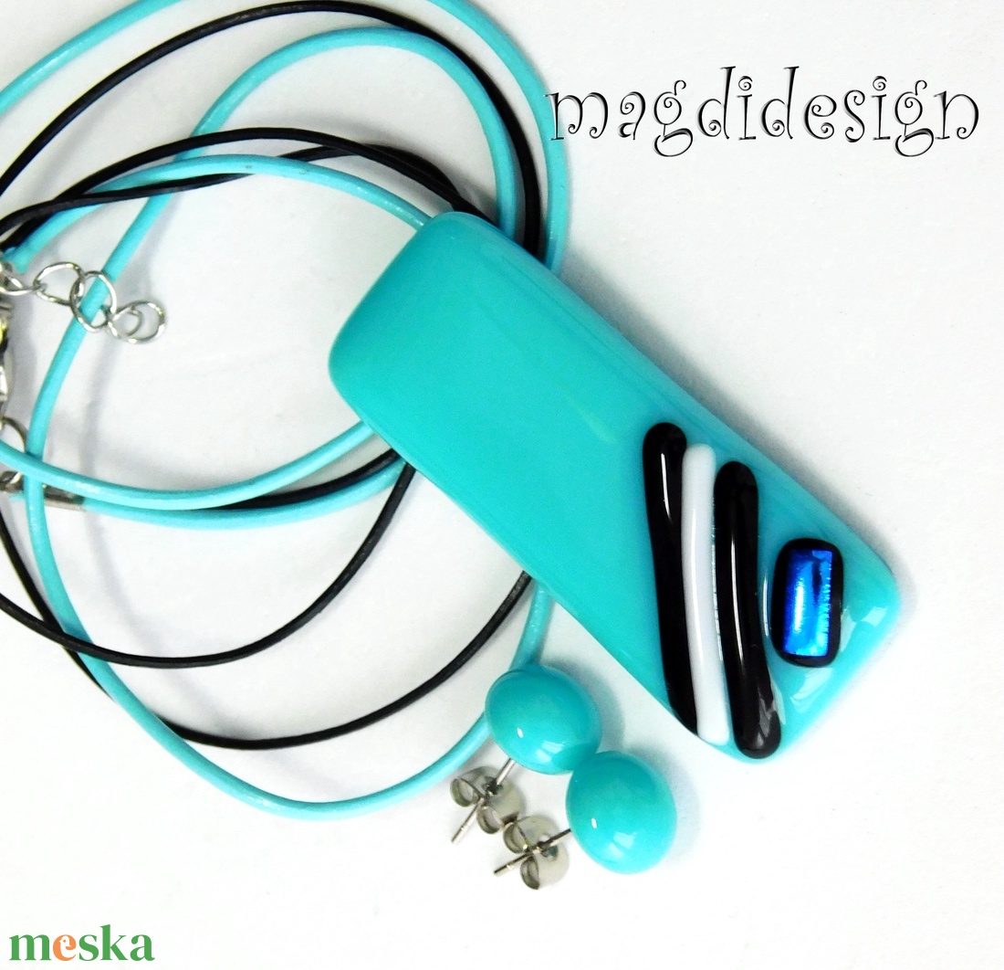 Csíkok türkizben üvegékszer szett, nyaklánc, stiftes fülbevaló - ékszer - ékszerszett - Meska.hu
