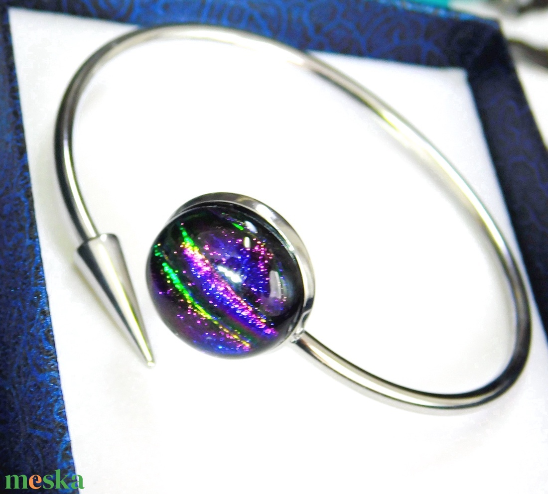 NEMESACÉL! Csíkos dichroic  üvegékszer nyílhegy karkötő  - ékszer - karkötő - karperec - Meska.hu
