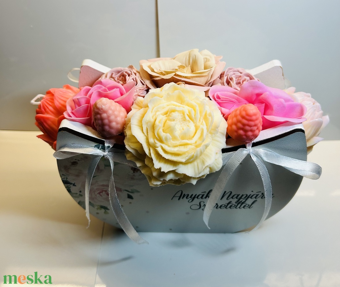 Virgbox! Anyák napjára szeretettel fa dobozban szappan, szójaviasz, szárított virág box! - otthon & életmód - gyertya, illat, aroma - illatviasz - Meska.hu Virgbox! Anyák napjára szeretettel fa dobozban szappan, szójaviasz, szárított virág box! - otthon & életmód - gyertya, illat, aroma - illatviasz - Meska.hu
