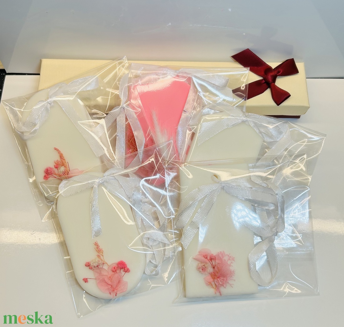 3D viasz akasztható aromaterápiás tábla szárított virágokkal - otthon & életmód - gyertya, illat, aroma - illatviasz - Meska.hu 3D viasz akasztható aromaterápiás tábla szárított virágokkal - otthon & életmód - gyertya, illat, aroma - illatviasz - Meska.hu