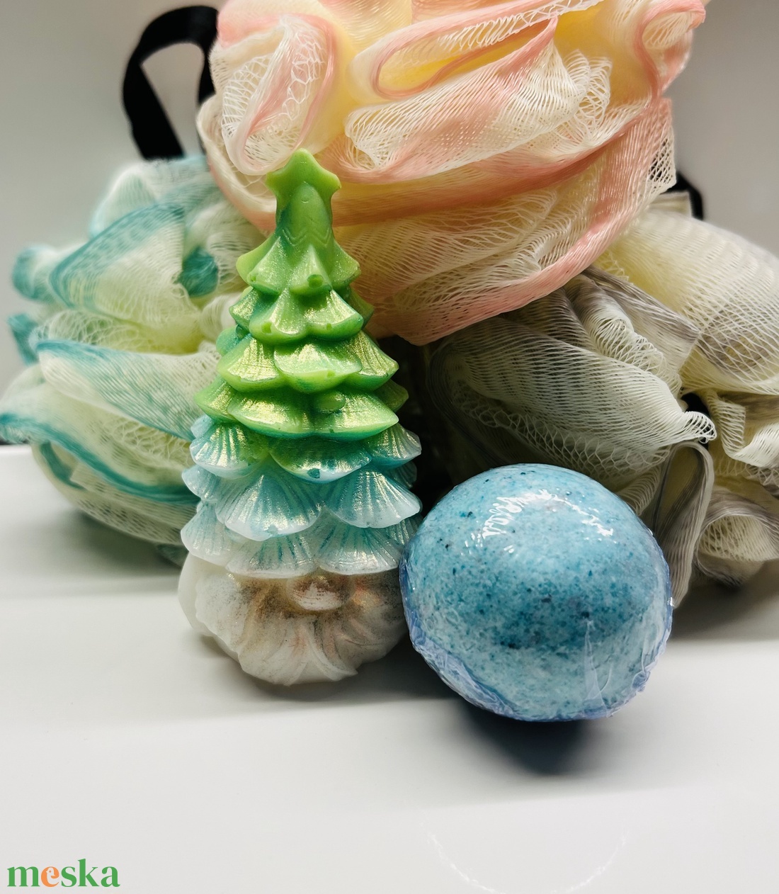 Karácsonyi én idő (me time) ajándék box illatos fürdőbombával és shea vajas szappannal ! - szépségápolás - szappan & fürdés - kézműves szappan - Meska.hu Karácsonyi én idő (me time) ajándék box illatos fürdőbombával és shea vajas szappannal ! - szépségápolás - szappan & fürdés - kézműves szappan - Meska.hu