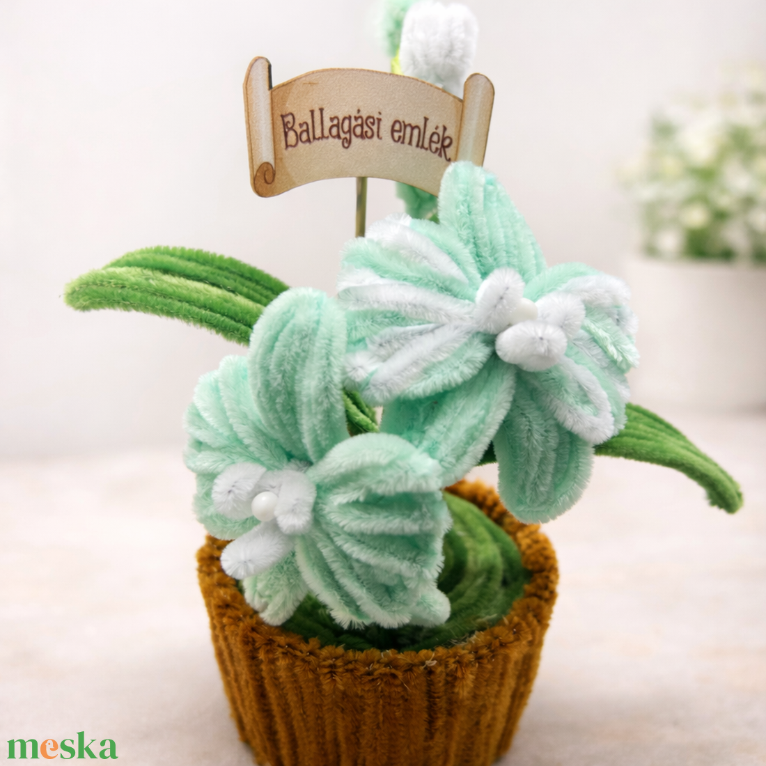 Kézzel készült orchidea zsenília virág . Puha tapintású, tartós, nem hervadó ajándék. - otthon & életmód - virágdekoráció - virágdíszek - virágdísz kaspóban - Meska.hu