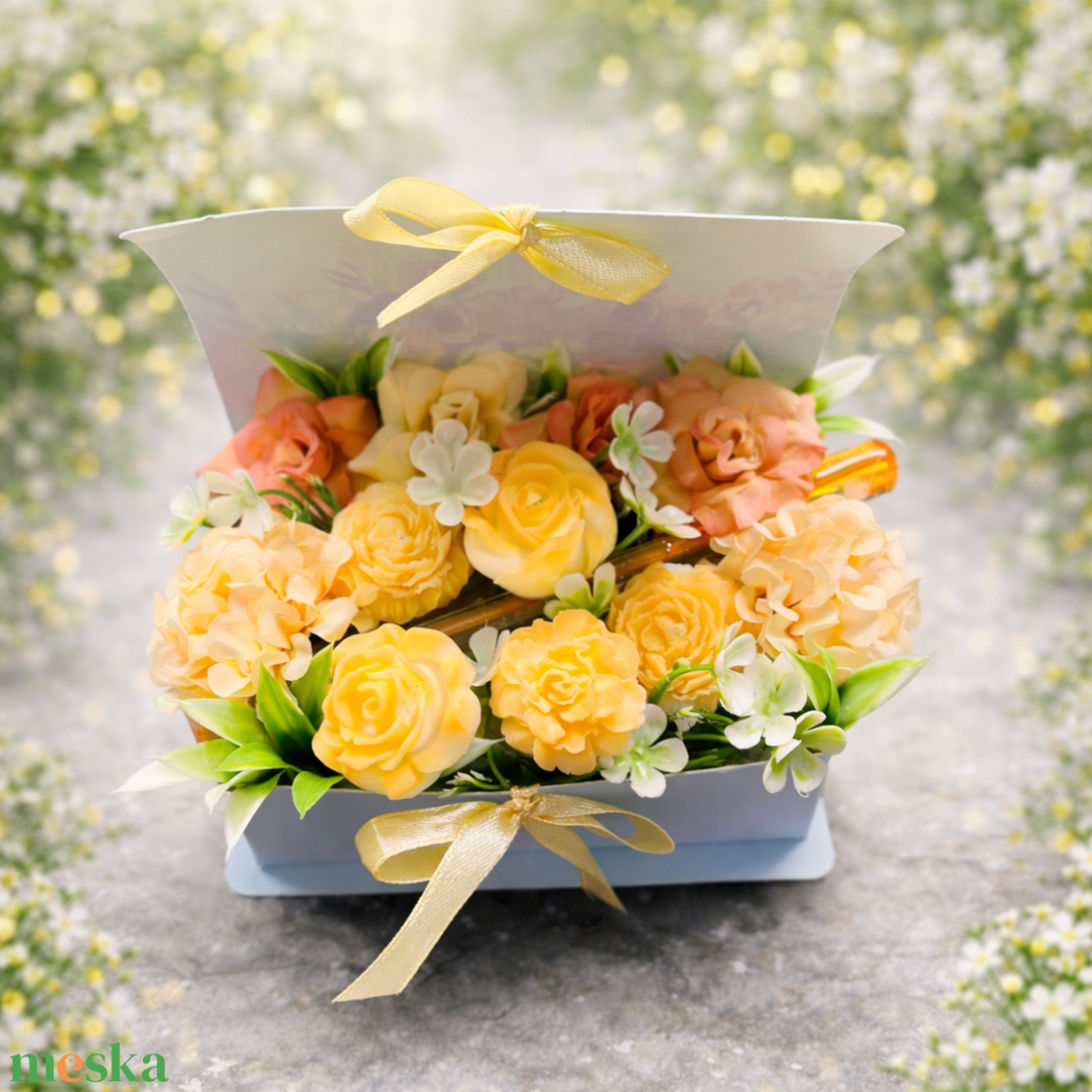 Szappanvirágos virágbox könyv formájú dobozban tollal � ballagási ajándék tanárnak vagy diáknak - szépségápolás - szappan & fürdés - kézműves szappan - Meska.hu