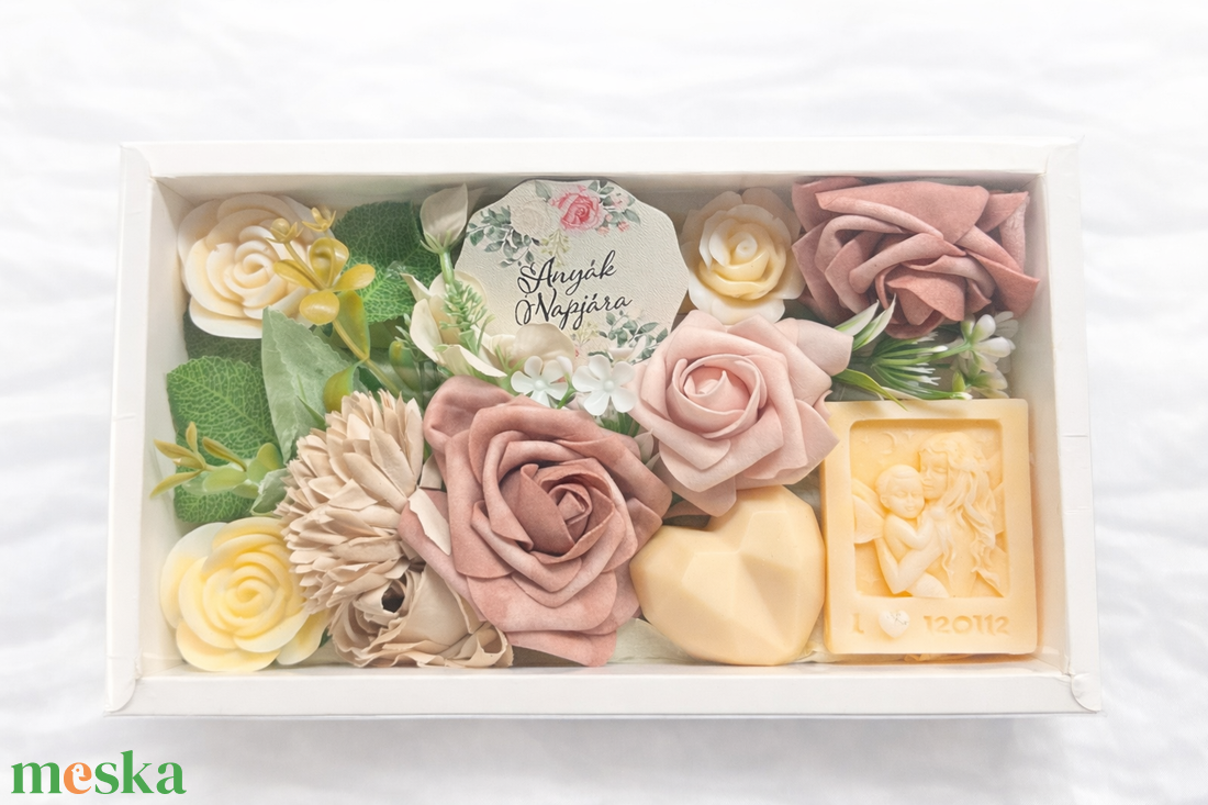 Anyák napi prémium ajándék box � virágok és kézműves szappan harmóniája - szépségápolás - szappan & fürdés - kézműves szappan - Meska.hu