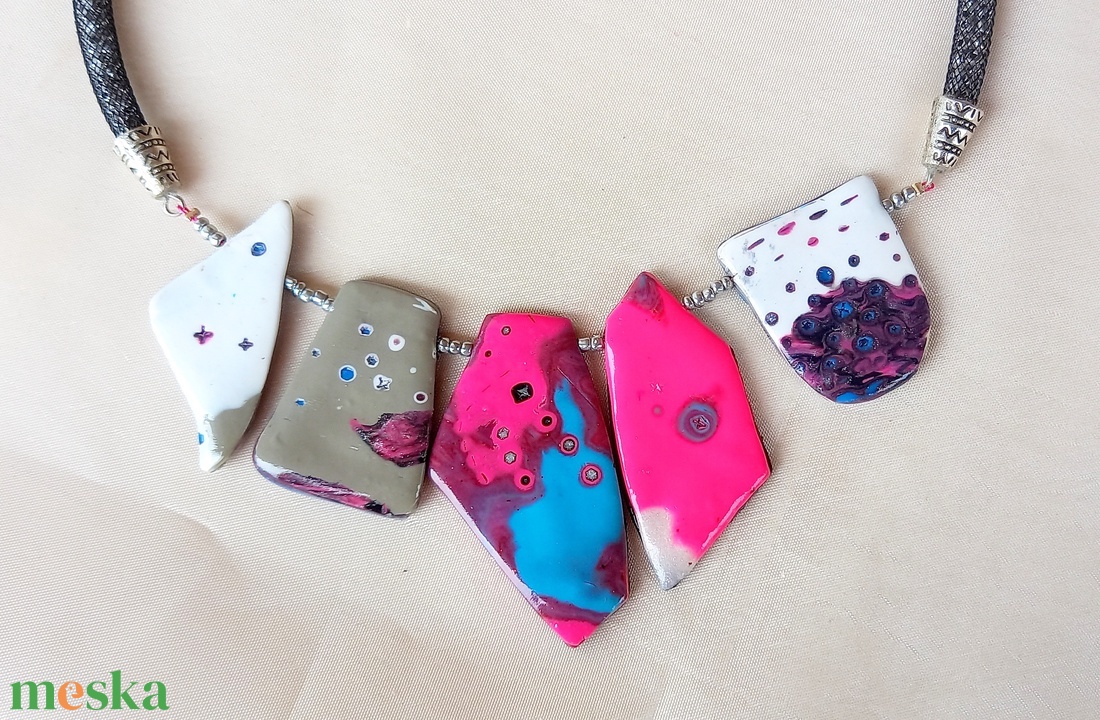 Szürreális kapcsolatok 2. verzió mokume gane polymer clay nyaklánc egyedi medálgyöngyökkel - ékszer - nyaklánc - medálos nyaklánc - Meska.hu Szürreális kapcsolatok 2. verzió mokume gane polymer clay nyaklánc egyedi medálgyöngyökkel - ékszer - nyaklánc - medálos nyaklánc - Meska.hu