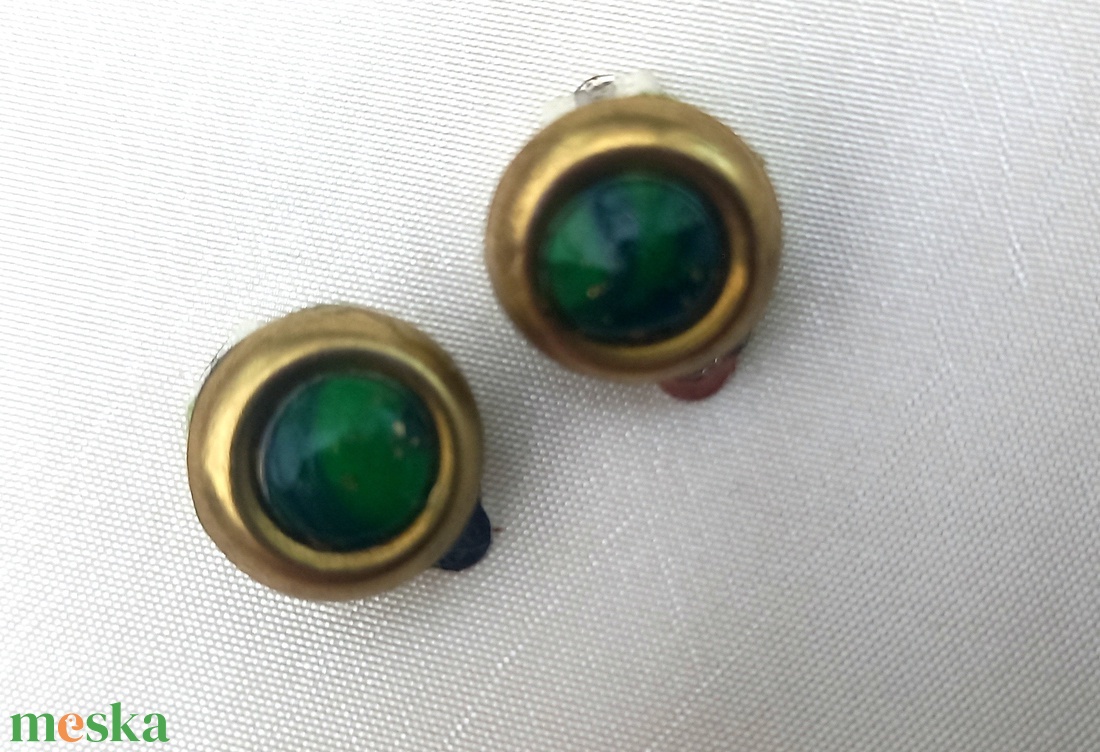 Malachit hatású réz foglalatos ékszergyurma klipsz 10 mm-es - ékszer - fülbevaló - klipsz - Meska.hu