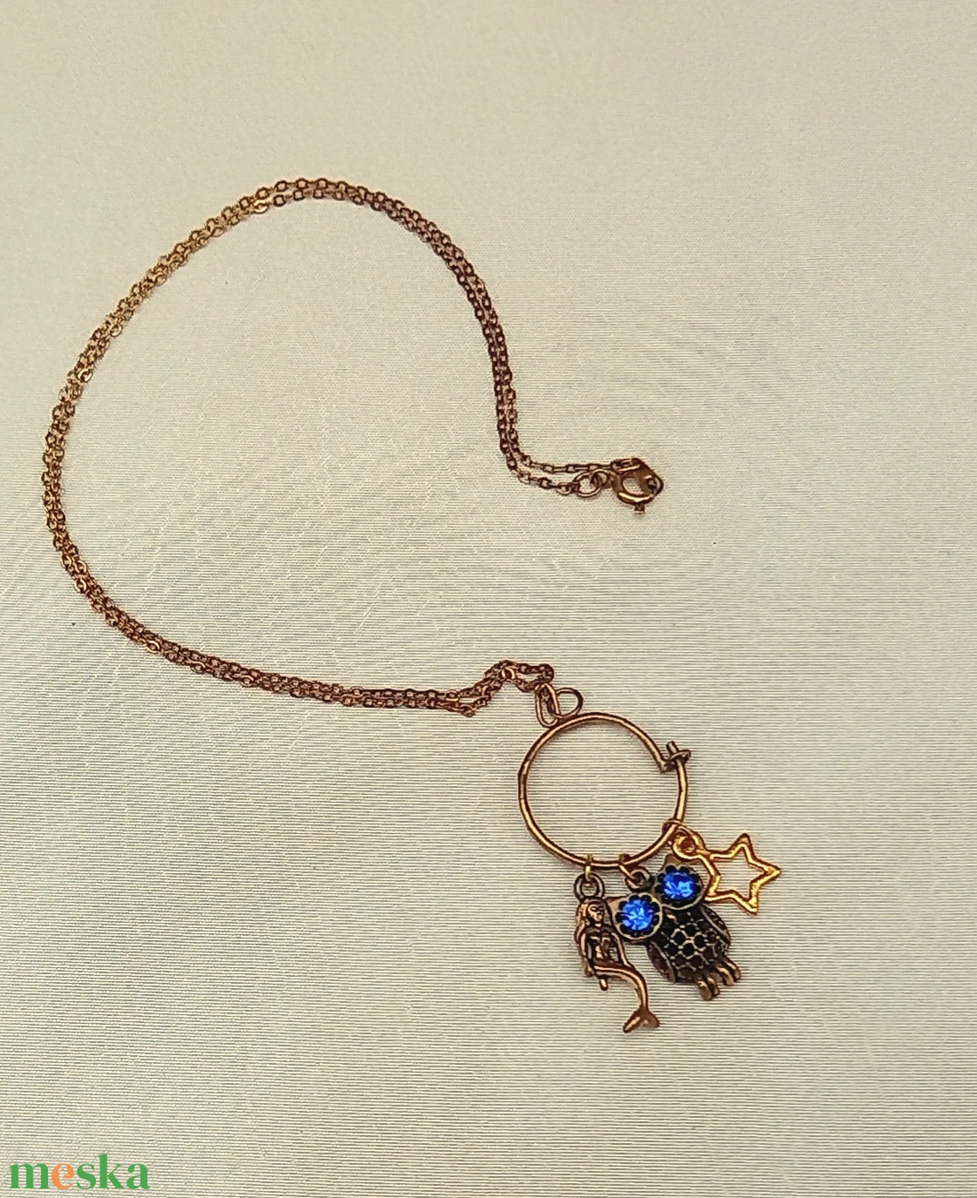 Női erő sárgaréz 14 K sárga arany galván bevonattal ellátott nyitható-zárható charmtartó láncon három darab charm-mal - ékszer - nyaklánc - medálos nyaklánc - Meska.hu Női erő sárgaréz 14 K sárga arany galván bevonattal ellátott nyitható-zárható charmtartó láncon három darab charm-mal - ékszer - nyaklánc - medálos nyaklánc - Meska.hu