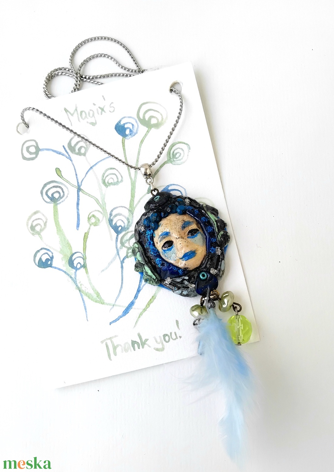 Fatündér Karnevál medál ékszergyurmából marabutollal, félhosszú láncon, ajándék köszönőkártyával - ékszer - nyaklánc - medálos nyaklánc - Meska.hu