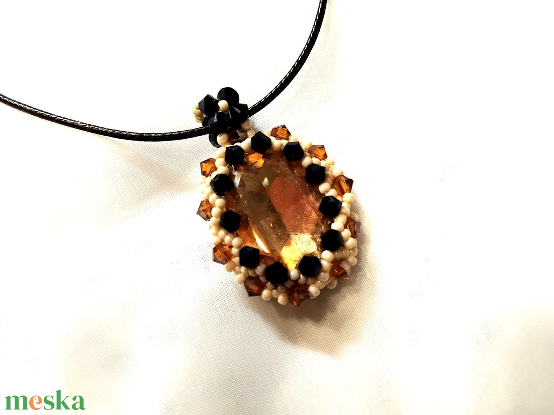 Golden Honeymoon óriás Swarovski baguette medál gyöngybefoglalással - ékszer - nyaklánc - medálos nyaklánc - Meska.hu Golden Honeymoon óriás Swarovski baguette medál gyöngybefoglalással - ékszer - nyaklánc - medálos nyaklánc - Meska.hu