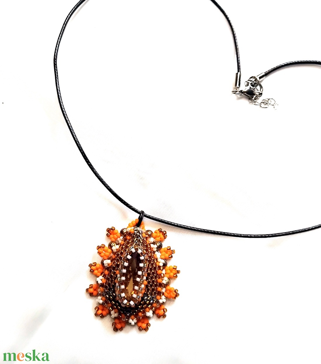 Aranyvirág fűzött medál Swarovski navette-tal, középhosszú hengerelt műbőrszálon - ékszer - nyaklánc - medálos nyaklánc - Meska.hu