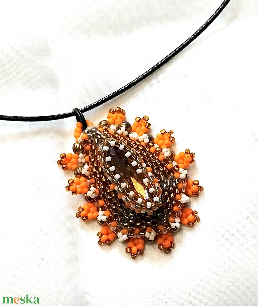 Aranyvirág fűzött medál Swarovski navette-tal, középhosszú hengerelt műbőrszálon - ékszer - nyaklánc - medálos nyaklánc - Meska.hu