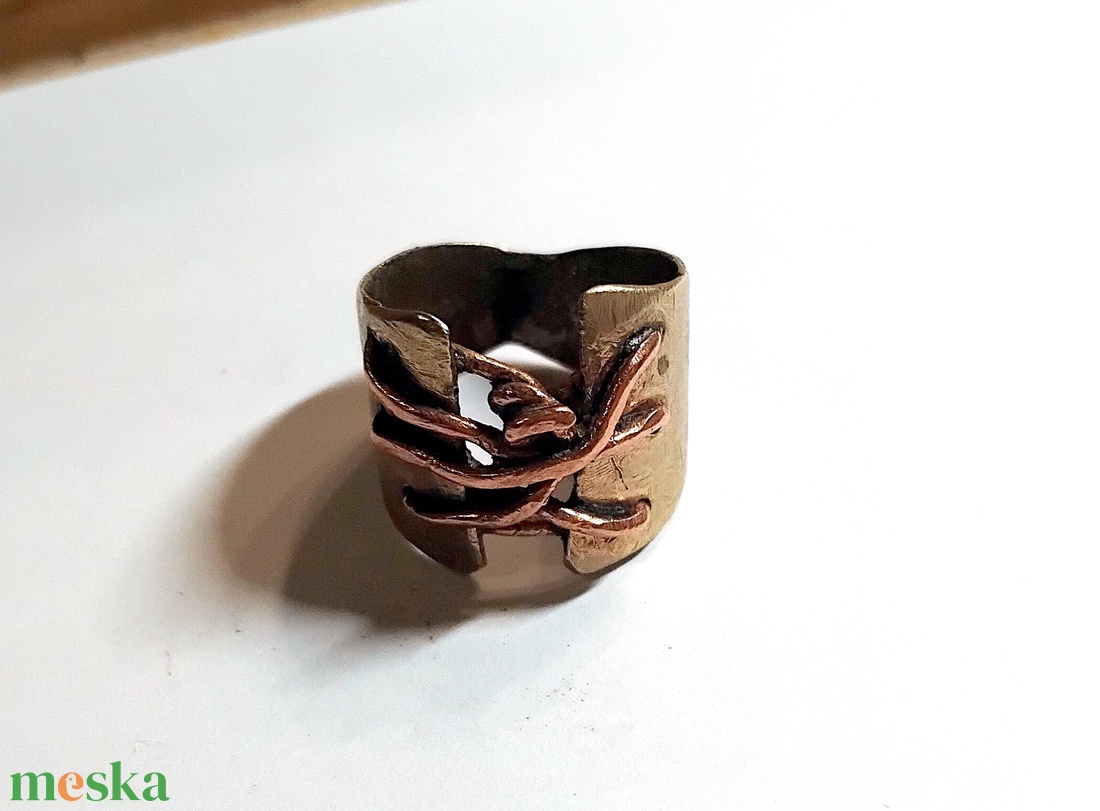 Fűzős gyűrű, sárgaréz-vörösréz, 16,5 mm belső átmérővel, 6-os méret - ékszer - gyűrű - fonódó gyűrű - Meska.hu