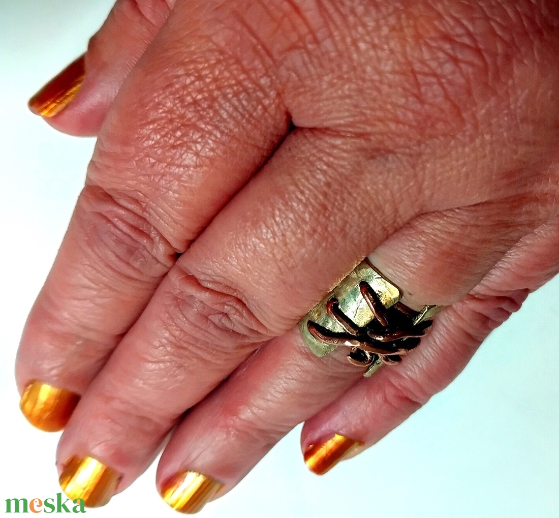 Fűzős gyűrű, sárgaréz-vörösréz, 16,5 mm belső átmérővel, 6-os méret - ékszer - gyűrű - fonódó gyűrű - Meska.hu