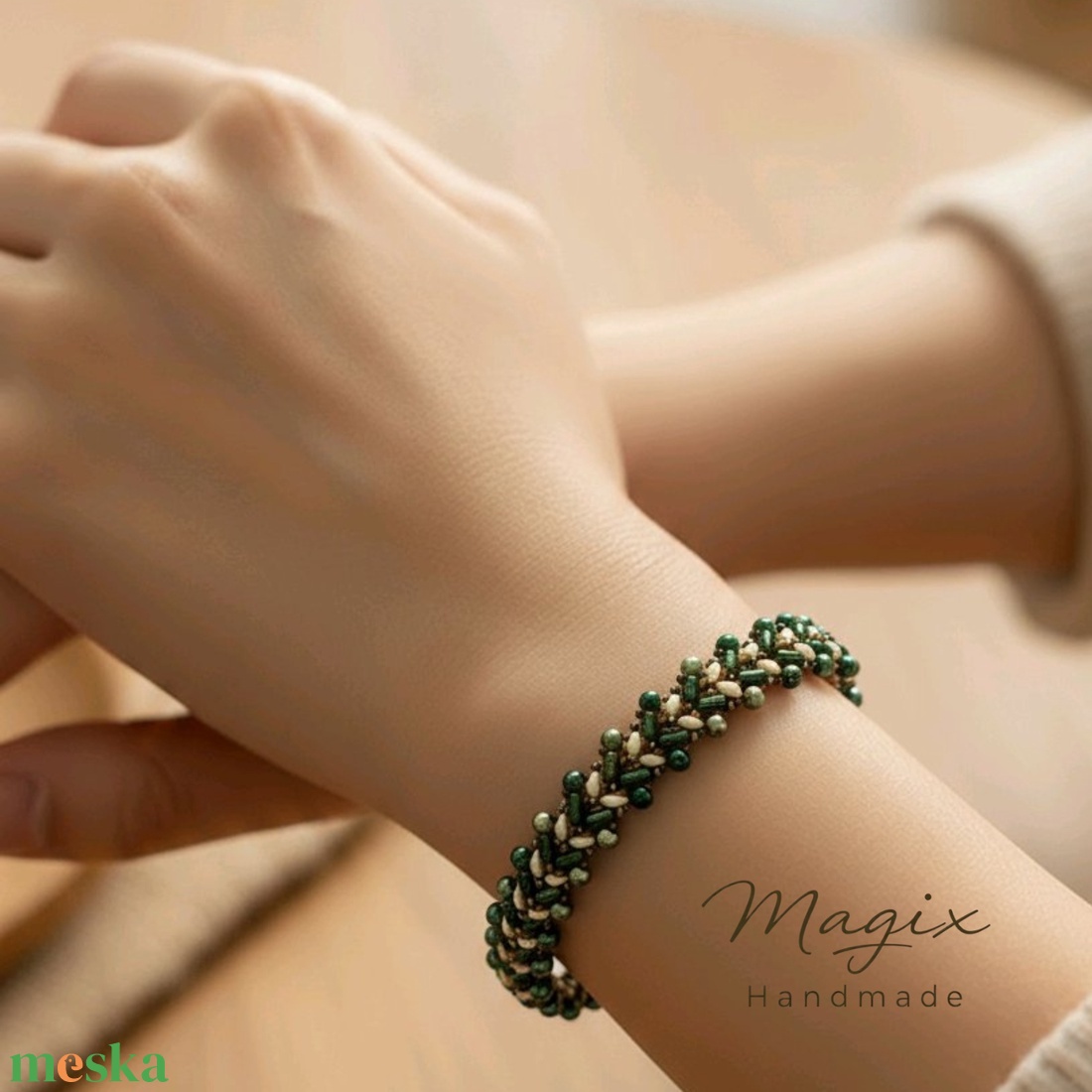 Zöld fenyő alkalmi karkötő formagyöngyökből - ékszer - karkötő - gyöngyös karkötő - Meska.hu