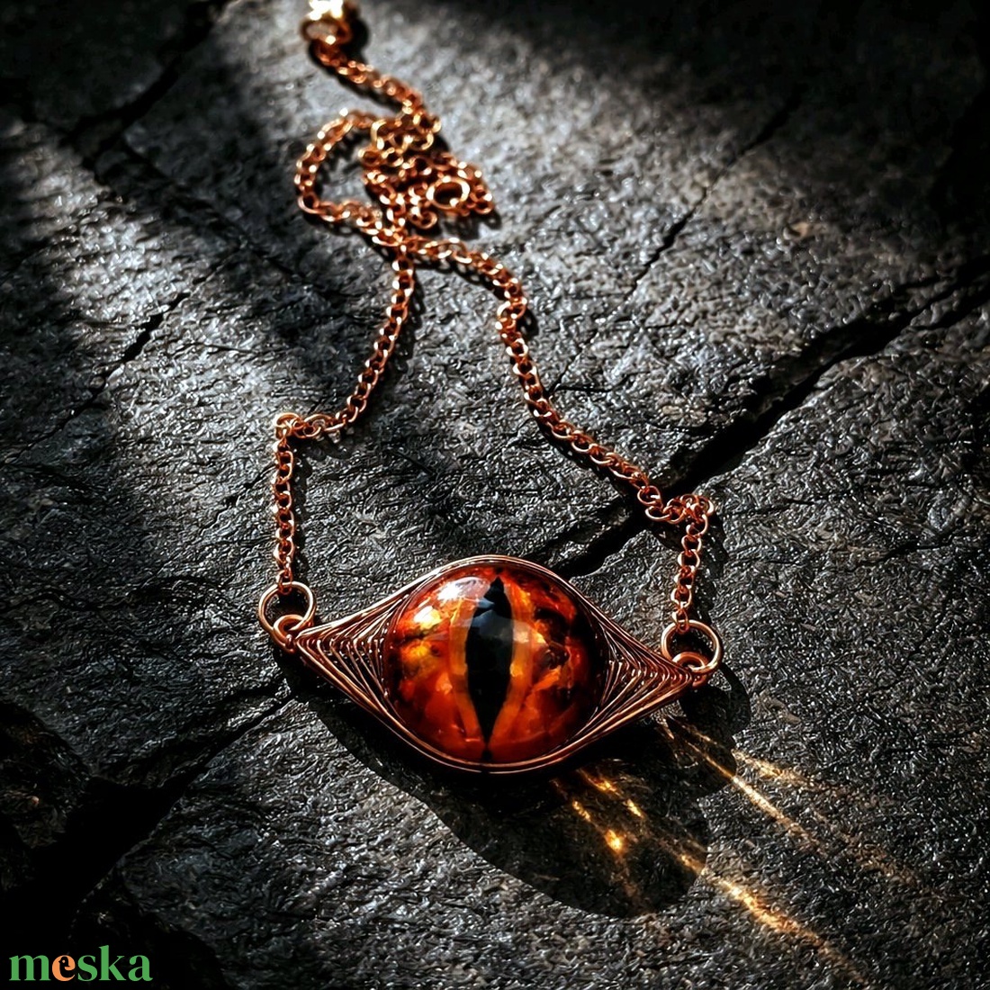 Valentine's Dragoneye réz és üveg medálos nyaklánc hosszú láncon - ékszer - nyaklánc - medálos nyaklánc - Meska.hu