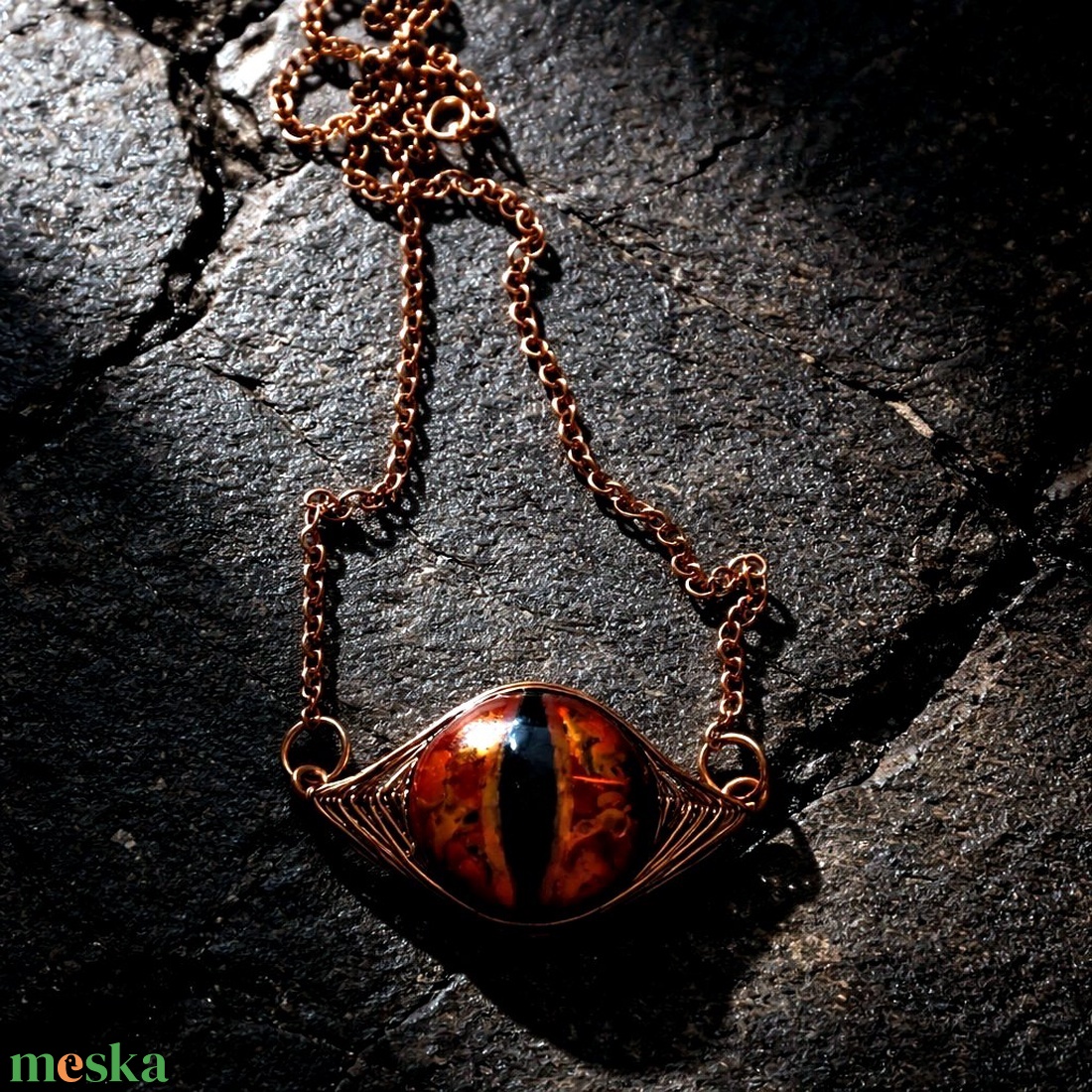 Valentine's Dragoneye réz és üveg medálos nyaklánc hosszú láncon - ékszer - nyaklánc - medálos nyaklánc - Meska.hu