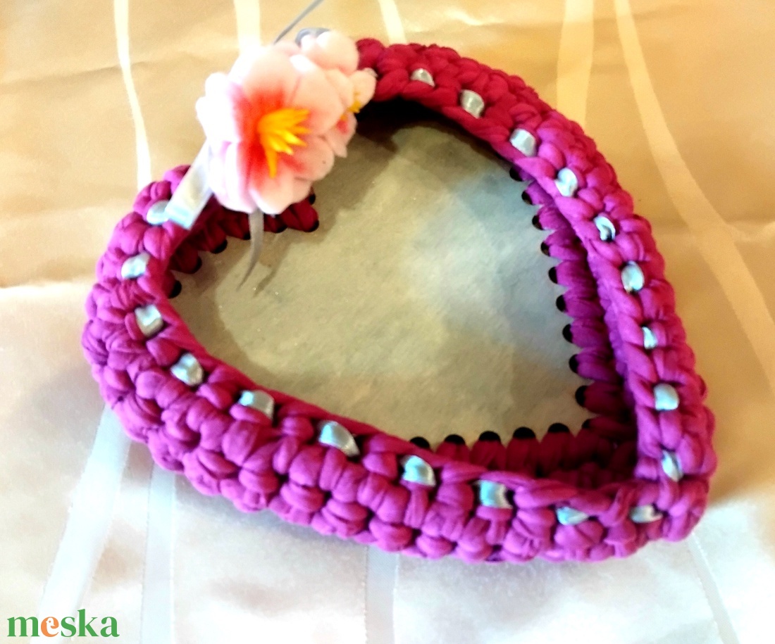 Tavaszváró kis kosárkák Cherry Blossom horgolt kosárka húsvétra, tojásnak, csokitojásnak - ünnepi díszek, dekorációk - húsvéti díszek és dekorációk - húsvéti kosár - Meska.hu