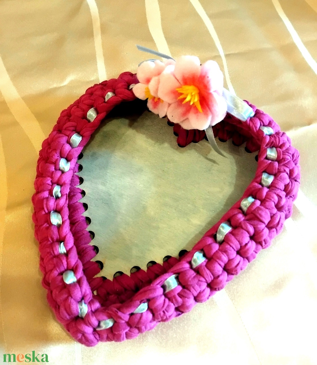 Tavaszváró kis kosárkák Cherry Blossom horgolt kosárka húsvétra, tojásnak, csokitojásnak - ünnepi díszek, dekorációk - húsvéti díszek és dekorációk - húsvéti kosár - Meska.hu