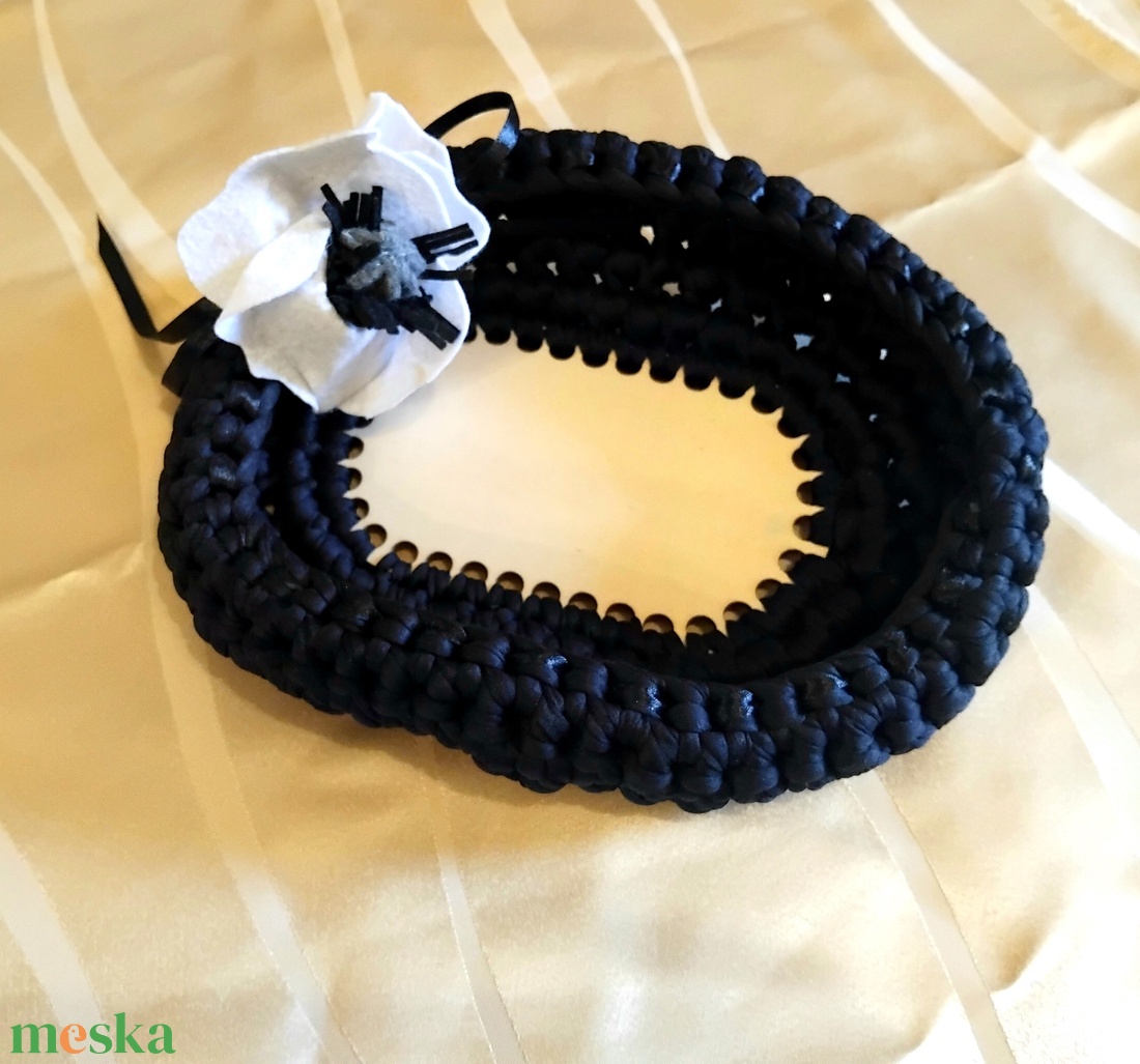 Tavaszváró kis kosárkák Pretty Woman horgolt kosárka húsvétra, tojásnak, csokitojásnak - ünnepi díszek, dekorációk - húsvéti díszek és dekorációk - húsvéti kosár - Meska.hu